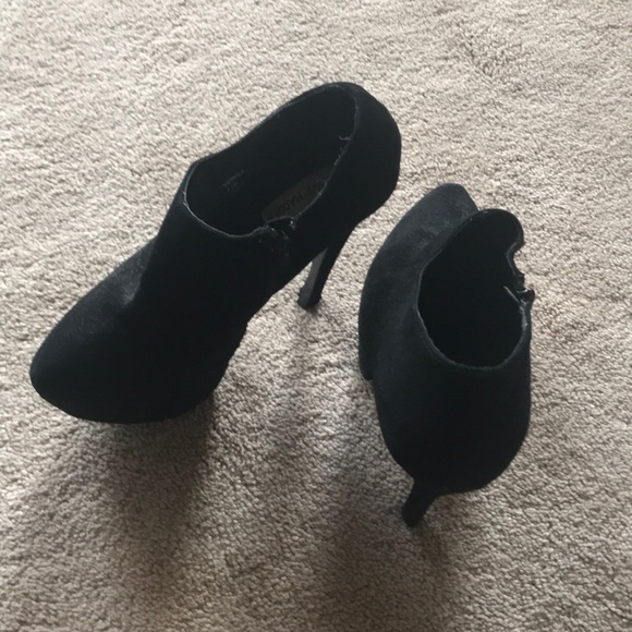 Heels - Picture 3 of 4